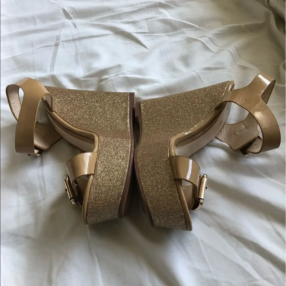 New! Sparkling platform sandal. Size :6